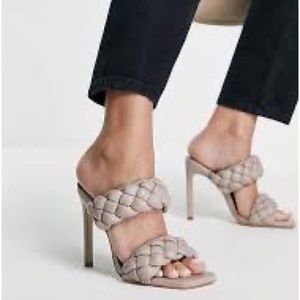 NWOT STEVE MADDEN Kenley Heel Taupe